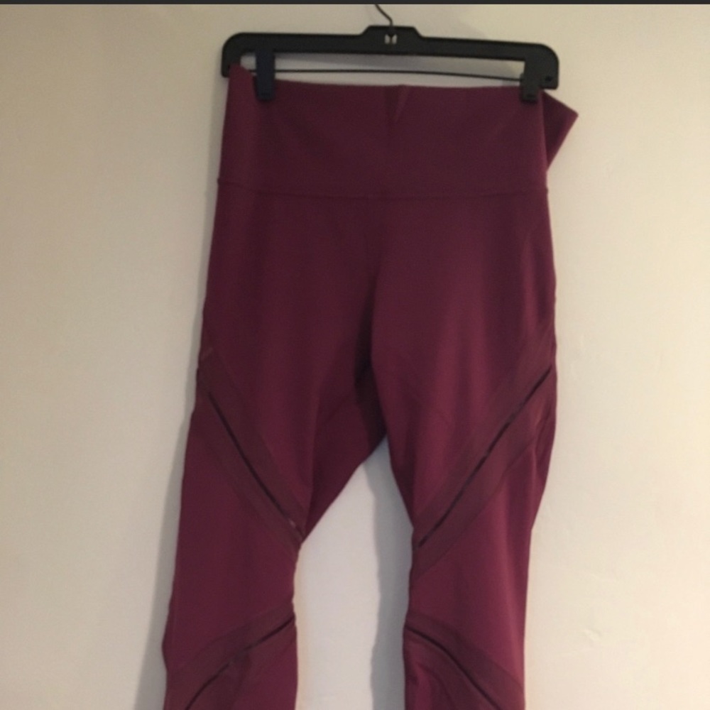Lululemon cropped Leggings w/ Mesh